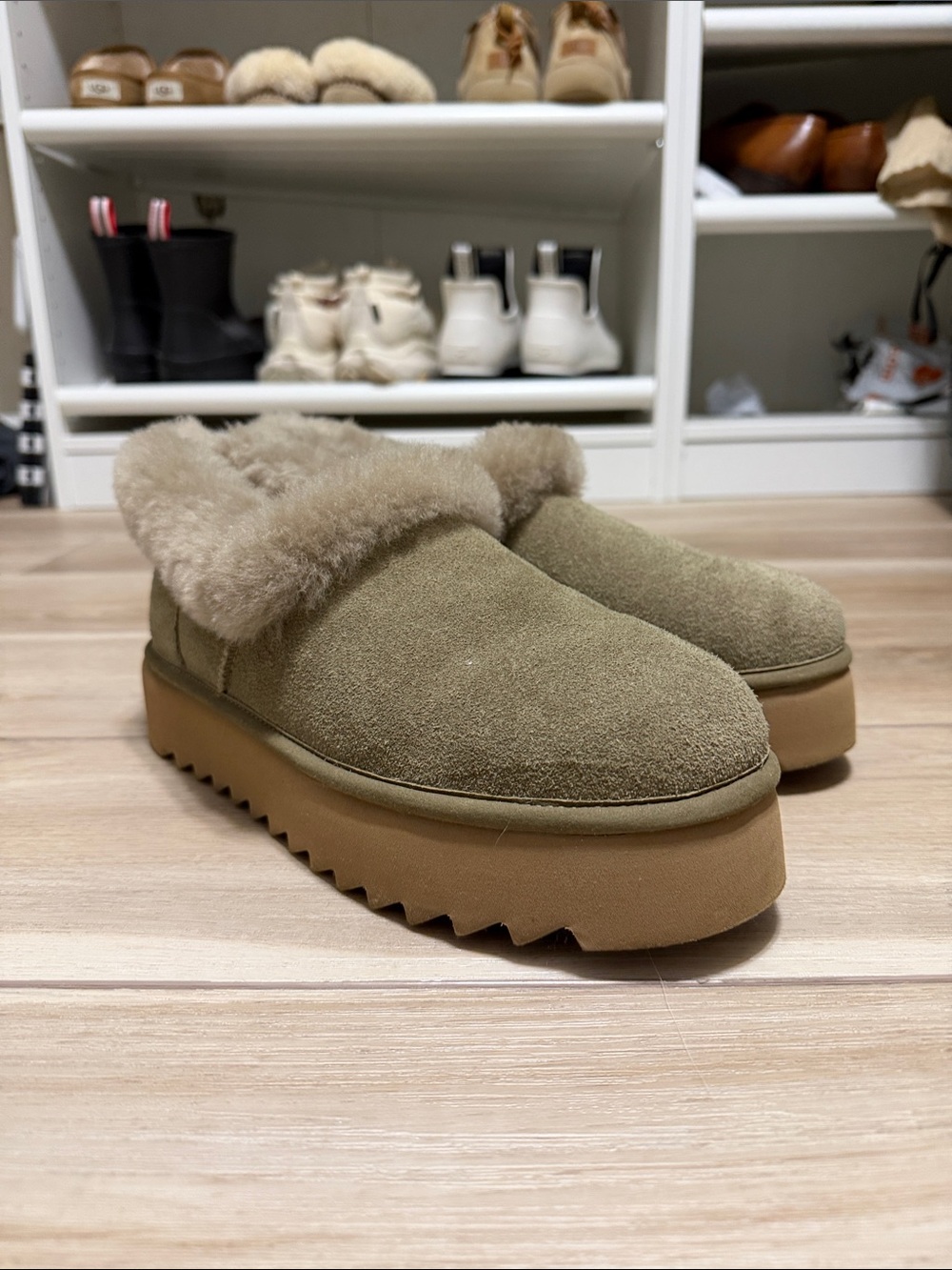 Like new platform Uggs